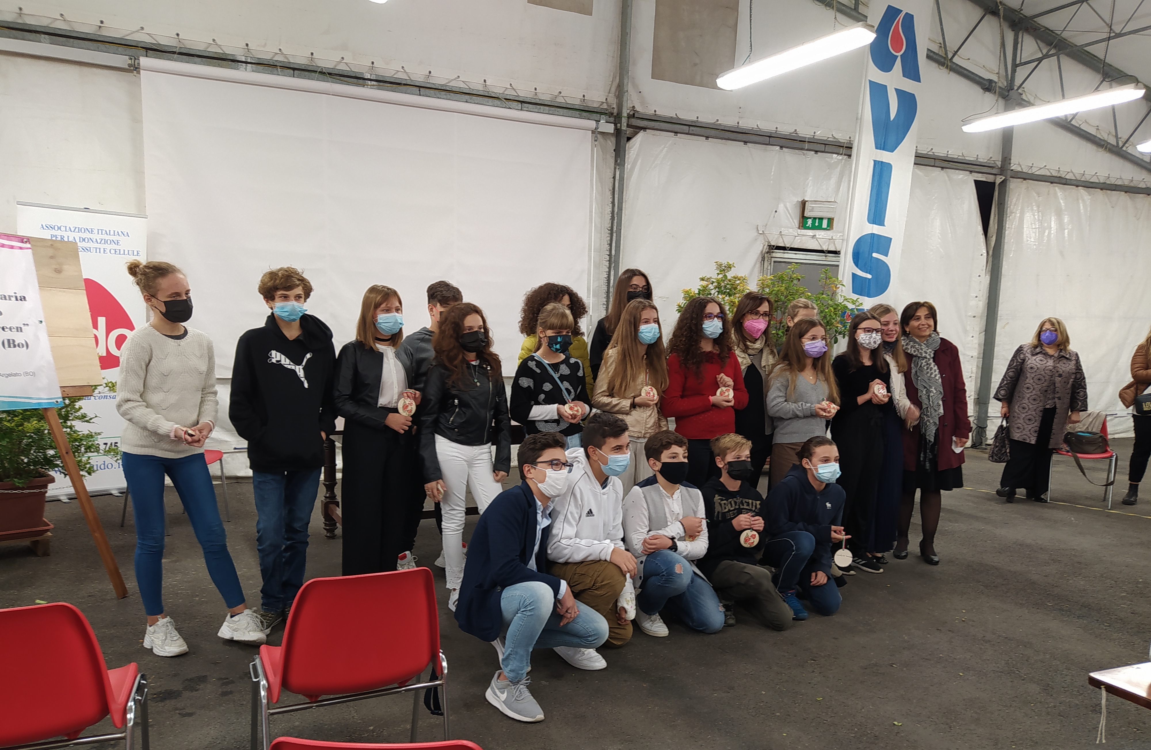 FOTO DI GRUPPO CON DIRIGENTE.jpg